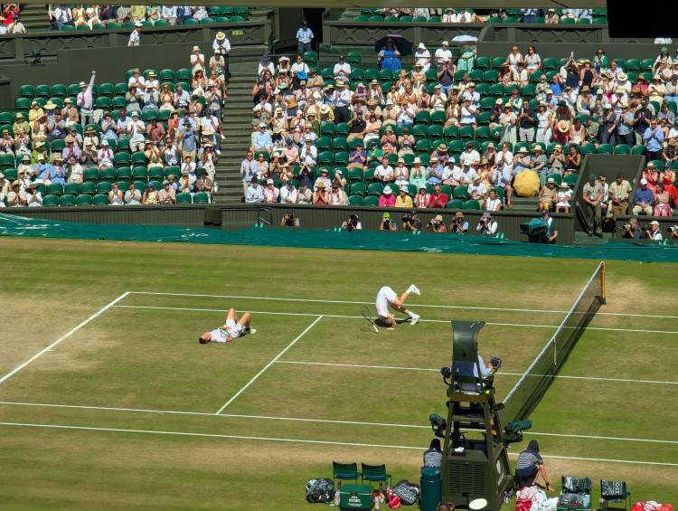 <p>Une paire à moitié anglaise Heliovaara / Patten remporte le Double Messieurs en 2 tie-breaks.</p>
