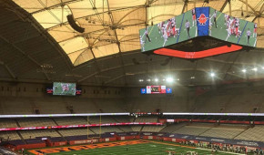 Carrier Dome - Plus grand écran en NCAA