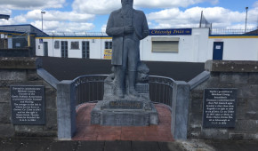 Cusack Park - Ennis - Statue de Michael Cusack - copyright OStadium.com