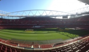 Emirates Stadium - Vue de la pelouse - copyright OStadium.com