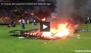 les supporters brûlent leur stade de rage