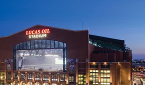 Lucas Oil Stadium : Vue extérieur de nuit