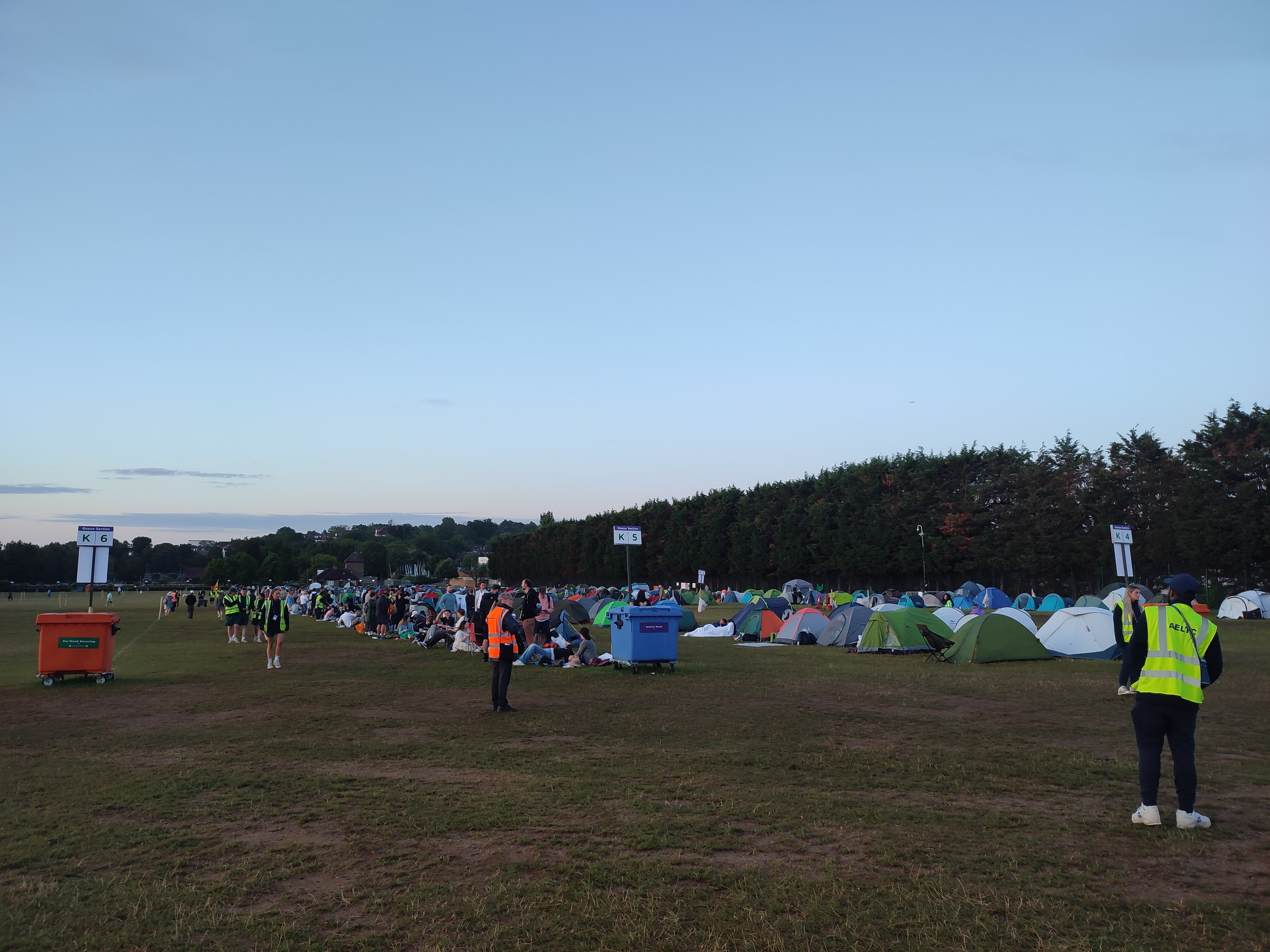 <p>Le lundi, la queue est faible. Jour en semaine et plus aucun match de Simples n'est prévu sur les courts annexes.</p>
