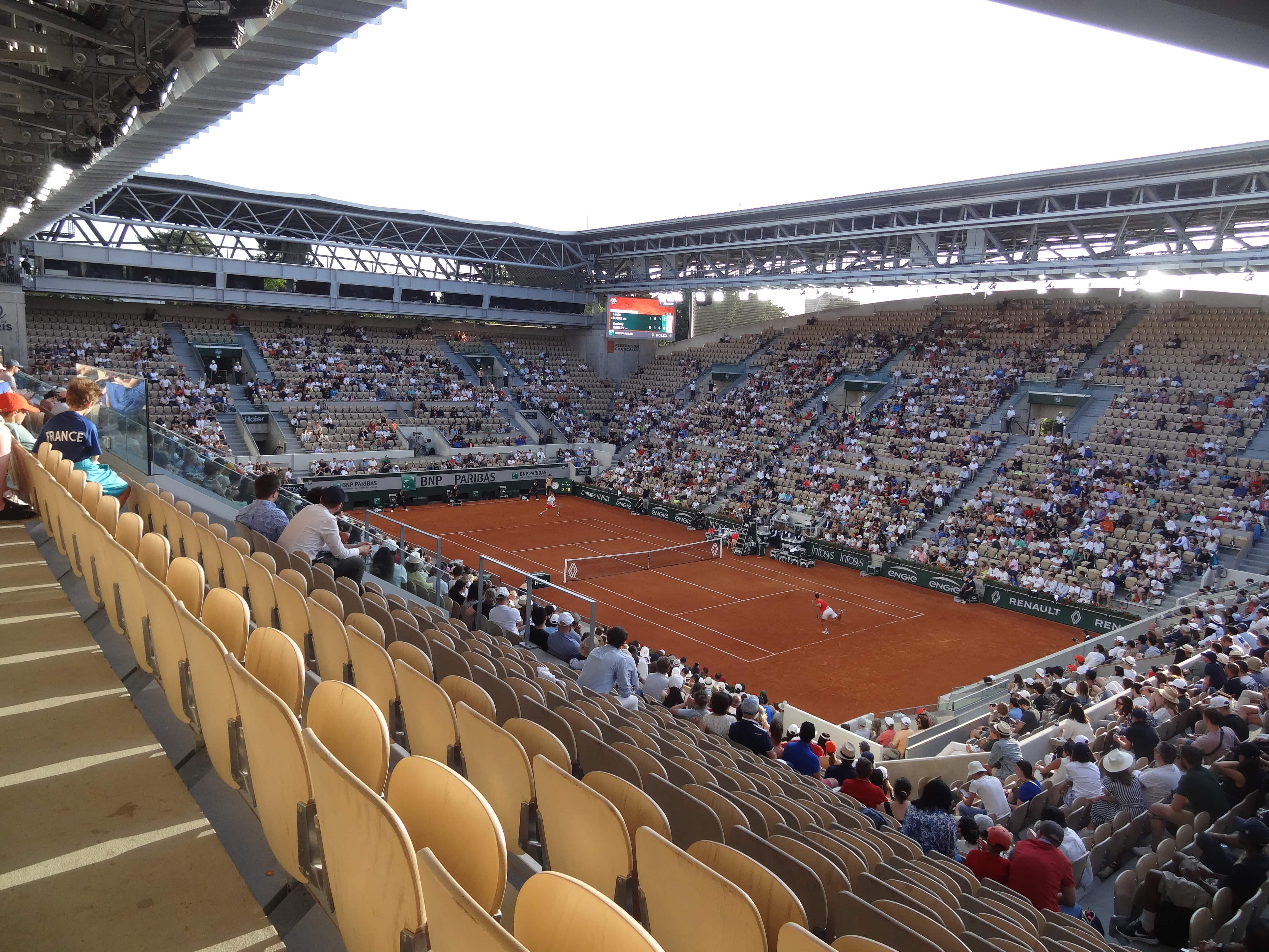 <p>Des places à partir de 55€ sur le Suzanne-Lenglen, le meilleur rapport qualité/prix possible.</p>
