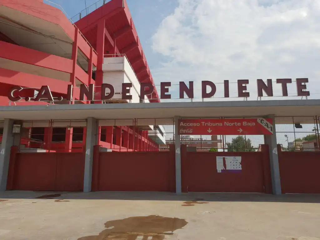 <p>L’entrée du stade de l’Independiente</p>
