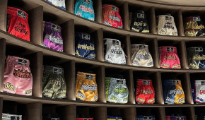 Rajadamnern Stadium - Mur de shorts