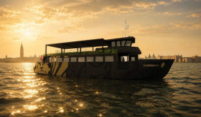 Un bateau pour vous rendre au stade de Venise
