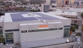 Vivint Smart Home Arena - Toit avec les panneaux solaires